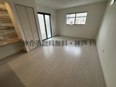 【居間・リビング】 | 神戸市西区狩場台2丁目　新築戸建1号棟　仲介手数料無料！ | ゆったり過ごせる居間です