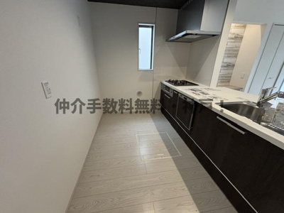 【キッチン】 | 神戸市西区狩場台2丁目　新築戸建1号棟　仲介手数料無料！ | きれいなキッチンです