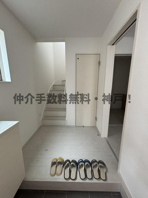 【玄関】 | 神戸市西区狩場台2丁目　新築戸建1号棟　仲介手数料無料！ | ゆったりとした玄関です