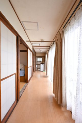 【内装】 | 太田市宝町　中古戸建 | 広縁は家の中全体を明るくしてくれて広いお庭も見渡せます♪