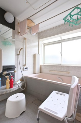 【浴室】 | 太田市宝町　中古戸建 | 暗くなりがちな水回りも陽の光が入るお風呂で小さなお子様も安心ですね♪