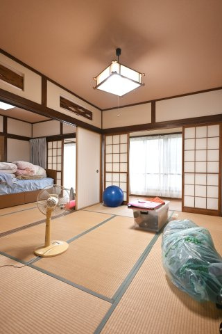 【和室】 | 太田市宝町　中古戸建 | 各居室６帖以上あり広々としたスペースを確保しています。