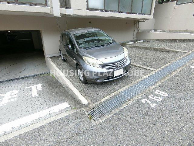 グレーシィ須磨アルテピアⅠ番街の駐車場