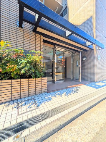 アブニール根岸のエントランス