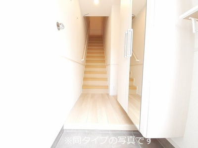 【玄関】 | ヒカルサ仁井田