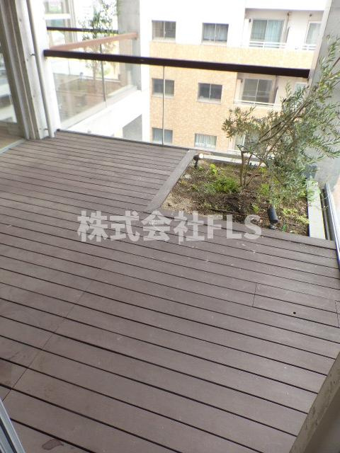港区南麻布５丁目の賃貸マンションのバルコニー