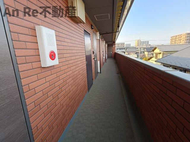 川口市戸塚４丁目の賃貸マンションのロビー