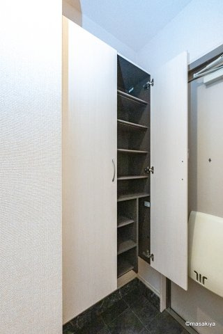 メゾン・サルビアの玄関
