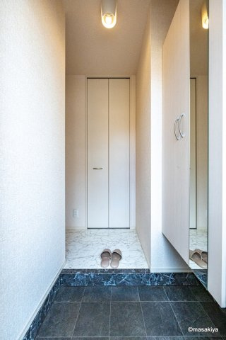 メゾン・サルビアの玄関