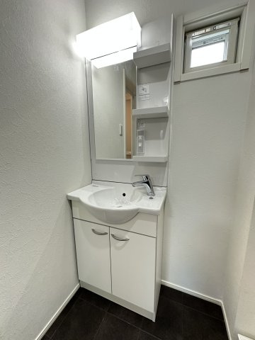 ヒルズ妙蓮寺の独立洗面台