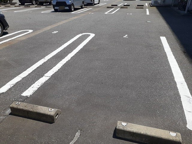 エスペランサ・ヤマダの駐車場