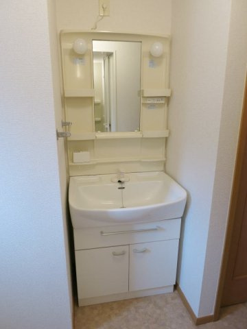ヴィラ　セレーナＢの洗面所