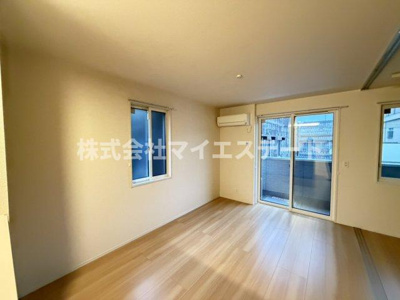 【居間・リビング】 | エスト出町 | 別部屋写真