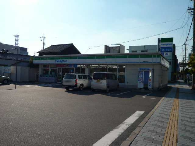 クローバーの周辺|ファミリーマート岡崎両町店まで948ｍ