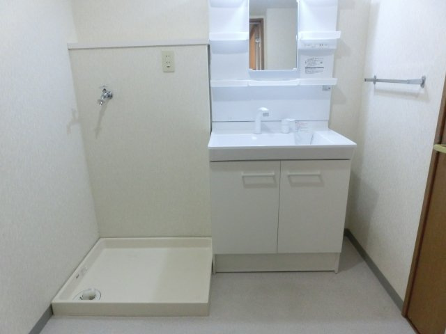 メゾン繁之丞の洗面所|独立洗面台　洗濯機置場

