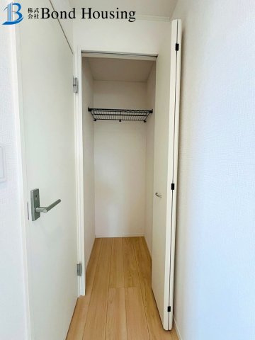 山電藤江駅徒歩9分　大久保町谷八木　全9棟　6号棟の玄関