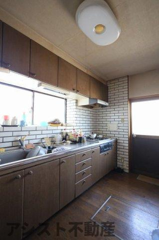 田原売戸建てのキッチン