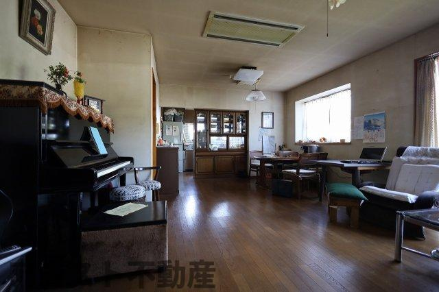 田原売戸建ての居間・リビング