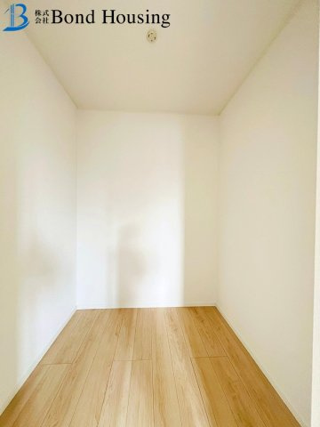 WIC完備　収納豊富　大久保町谷八木　全9棟　5号棟の洋室
