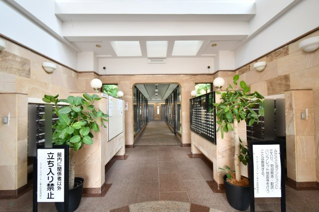 ライオンズガーデン東大宮弐番館のエントランス