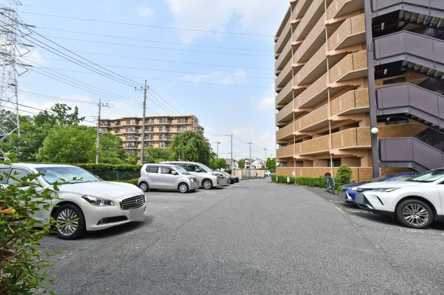 ライオンズガーデン東大宮弐番館の駐車場