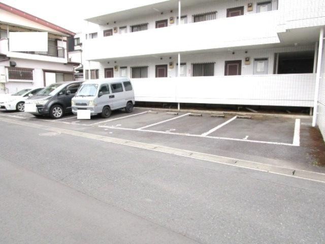 シャトーヤジマの駐車場|他部屋参考写真