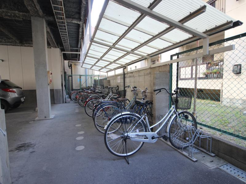 パインハウスの駐車場
