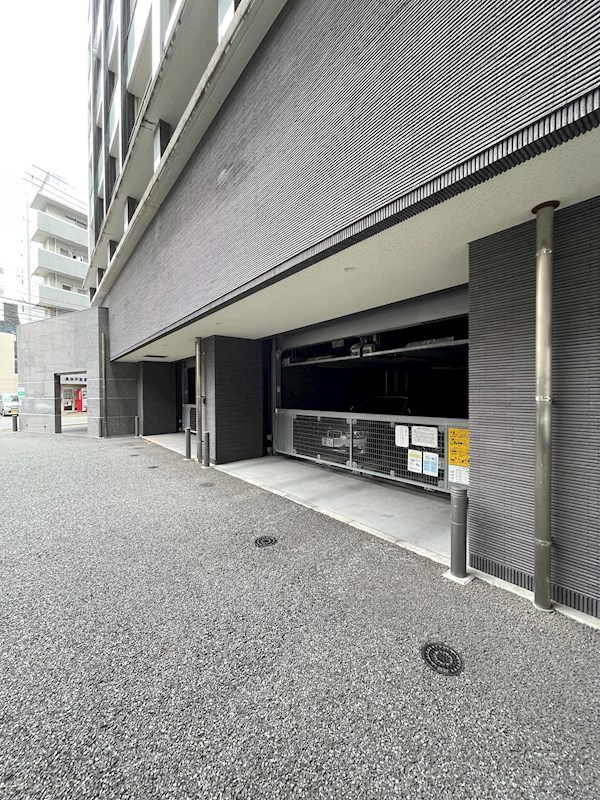 エンクレスト天神MERSⅡの駐車場