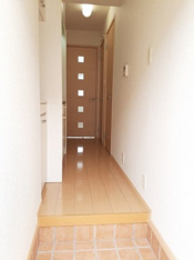 シンプルで使いやすい玄関です