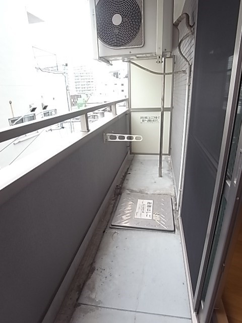 アネスト神戸西元町のバルコニー