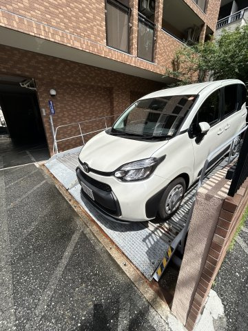 パインコート松屋町の駐車場