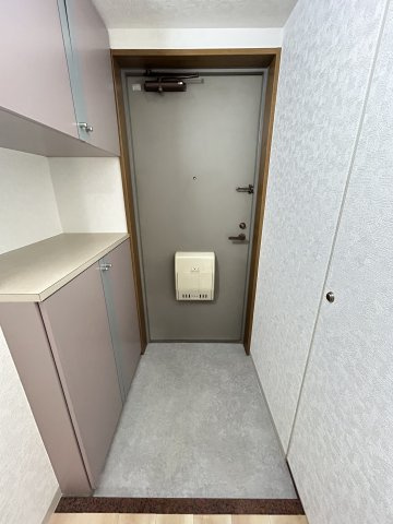 パインコート松屋町の玄関