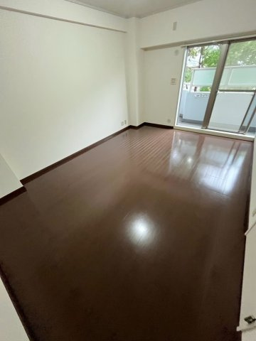 白鷹松下町マンションの寝室