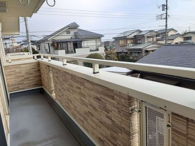 外からの目が気にならないバルコニーで洗濯物が干せます