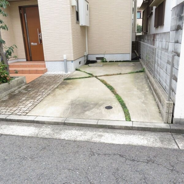 アバンセマヤの駐車場