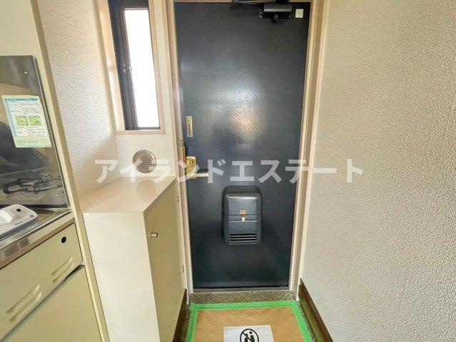 クローバーハイツ　駅近　ネット無料　最上階の玄関
