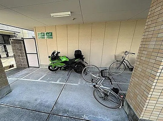 【駐車場】
