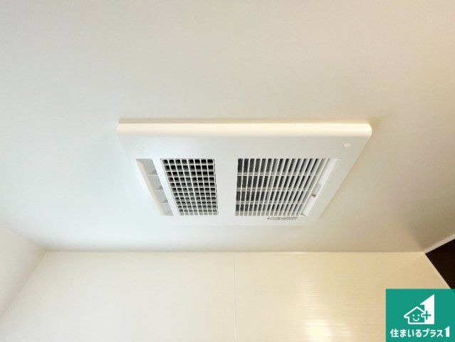 ■川西市清和台東　第1期　新築一戸建ての冷暖房・空調設備|四季を通して快適なバスライフをお手伝いする浴室暖房乾燥機！浴室の乾燥・暖房・涼風・換気はもちろん、２４時間換気にも対応！