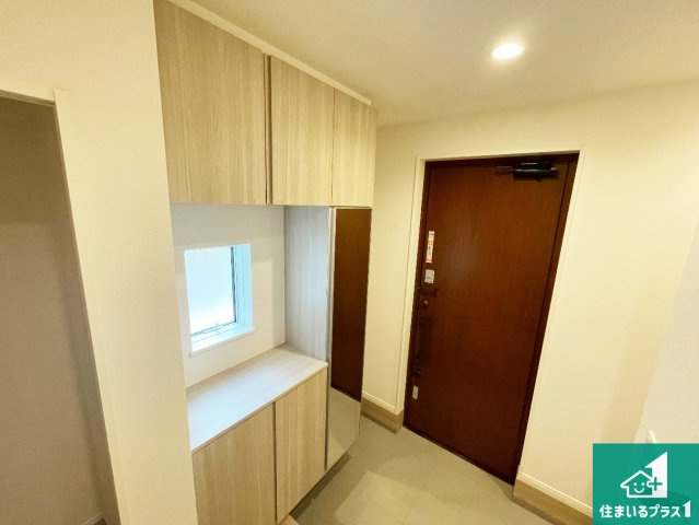 ■川西市清和台東　第1期　新築一戸建ての玄関|シューズボックスにはたくさんの靴が収納できるので玄関周りはいつもスッキリ！ご家族が増えても安心！