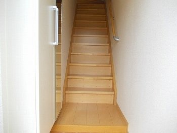 ラフレシールＨの玄関