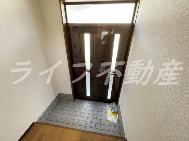 第2サンライフクローバーの玄関|明るい玄関です