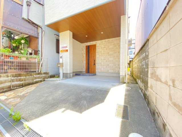 高槻市淀の原町貸家のエントランス