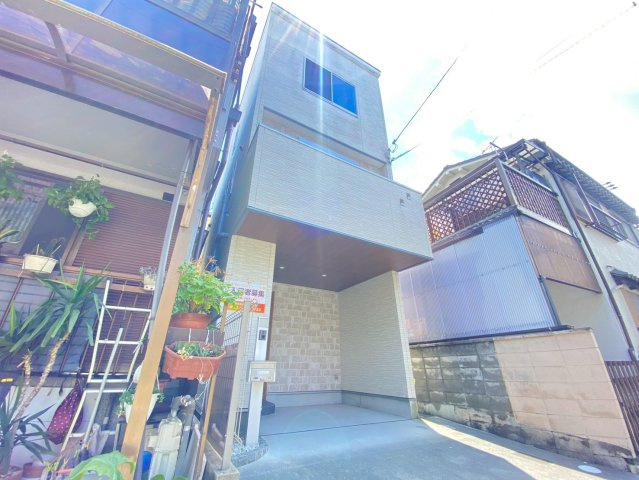 高槻市淀の原町貸家のエントランス