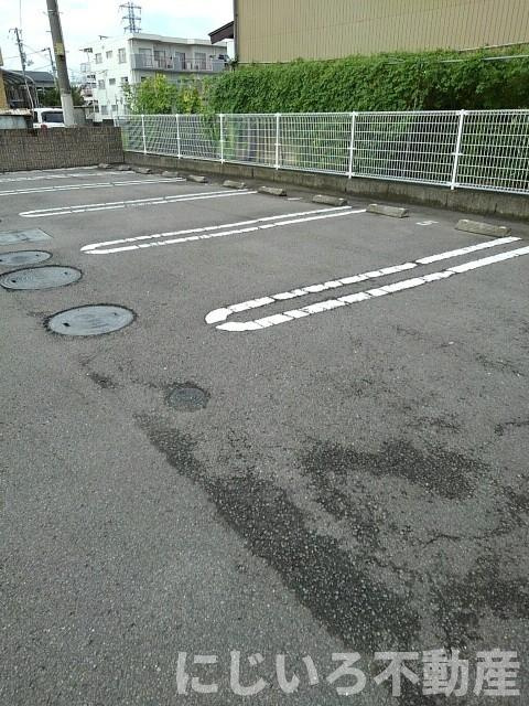 ボヌールAの駐車場