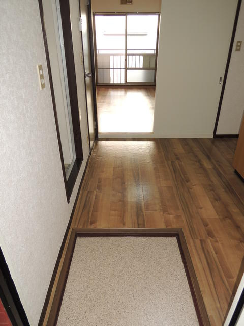 ハイツ藤の玄関