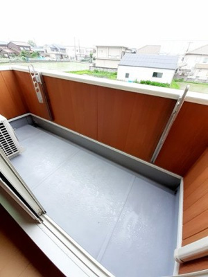 【バルコニー】 | リヴェールコートⅢ | 外からの目が気にならないバルコニーで洗濯物が干せます