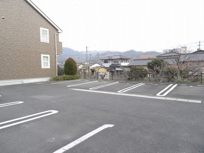 【駐車場】 | カーサ・プラシードＢ | 駐車場完備です