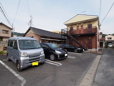 【駐車場】 | アンジュ　ヴィラ | 車をお持ちの方に嬉しい駐車場付きの物件です