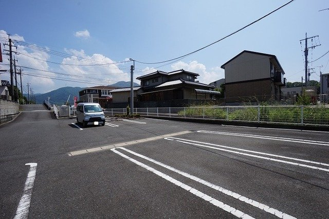 【駐車場】 | フラワー・フォレスト | 駐車場完備です