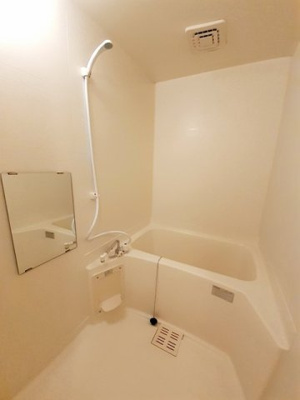 【浴室】 | プラティークレーブⅣ | ゆったり過ごせるお風呂です
